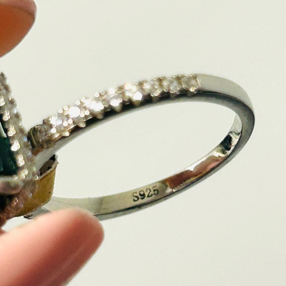 S925 Sterling Silver Radiant Cut Green Vintage Emerald Cubic Zirconia Ring - Picture 14 of 15